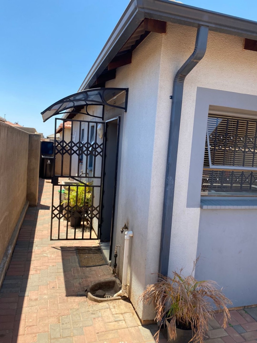 3 Bedroom Property for Sale in Clayville Industria Gauteng