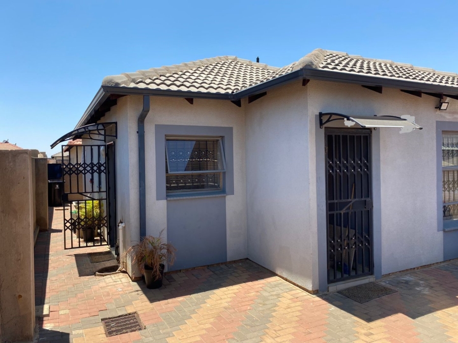 3 Bedroom Property for Sale in Clayville Industria Gauteng