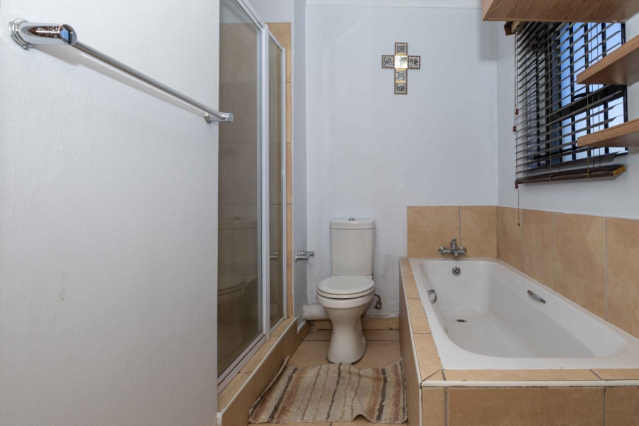 1 Bedroom Property for Sale in Greenstone Hill Gauteng