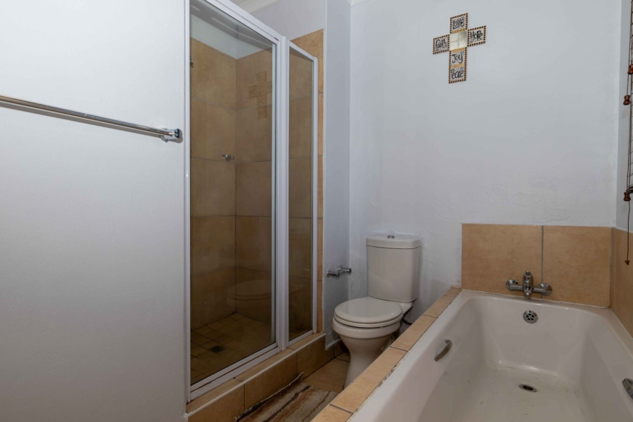 1 Bedroom Property for Sale in Greenstone Hill Gauteng