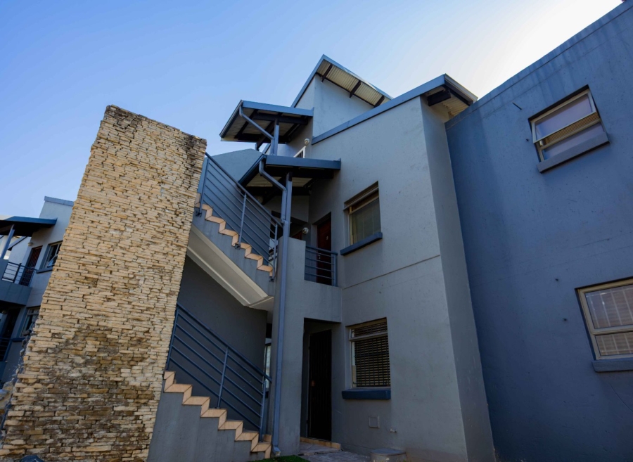 1 Bedroom Property for Sale in Greenstone Hill Gauteng
