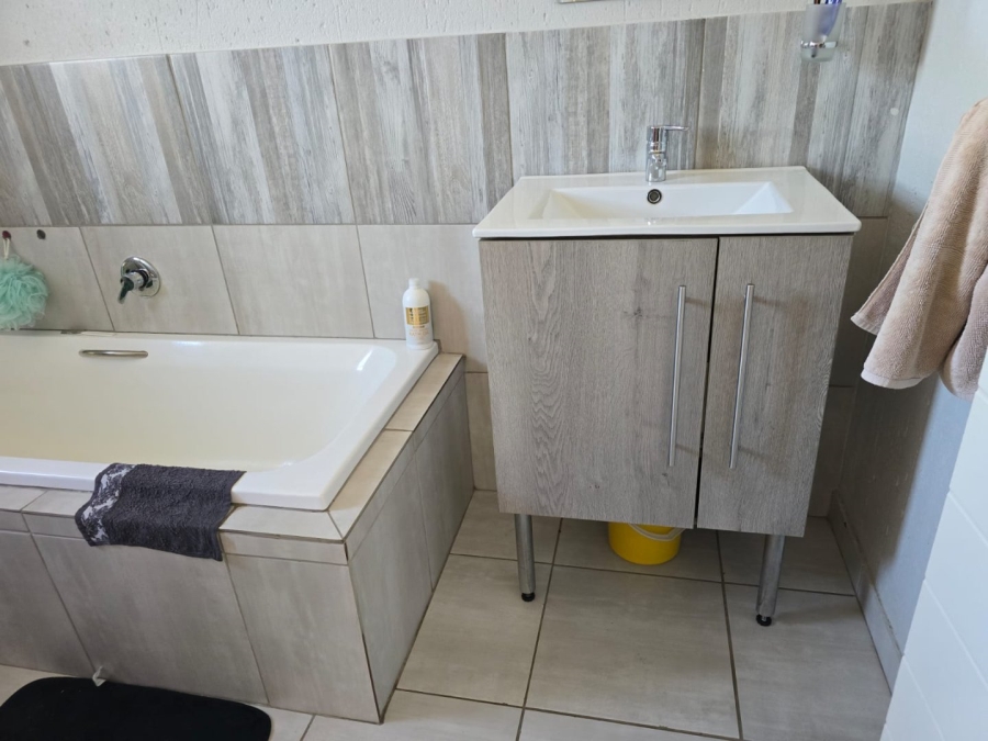 To Let 2 Bedroom Property for Rent in Beyers Park Gauteng