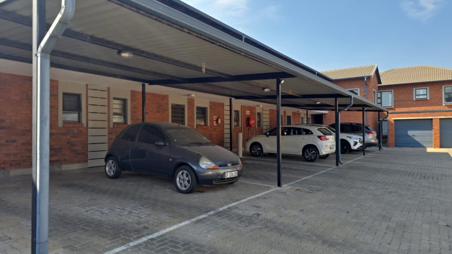 To Let 2 Bedroom Property for Rent in Beyers Park Gauteng