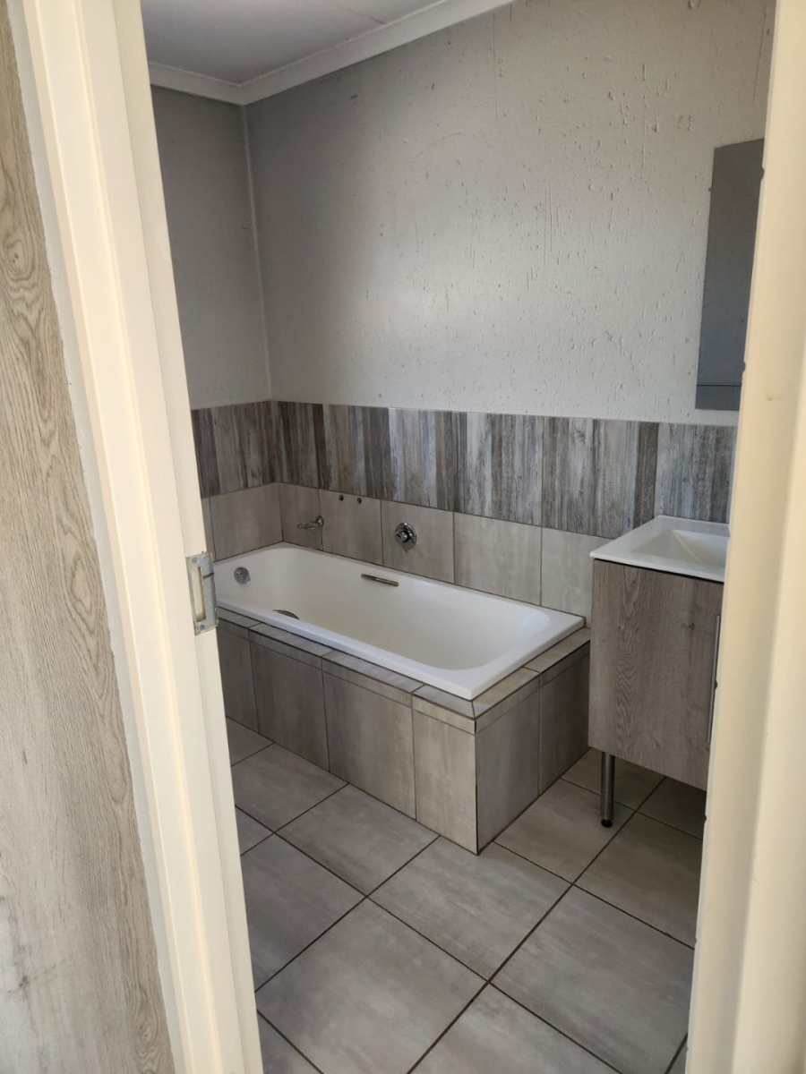 To Let 2 Bedroom Property for Rent in Beyers Park Gauteng