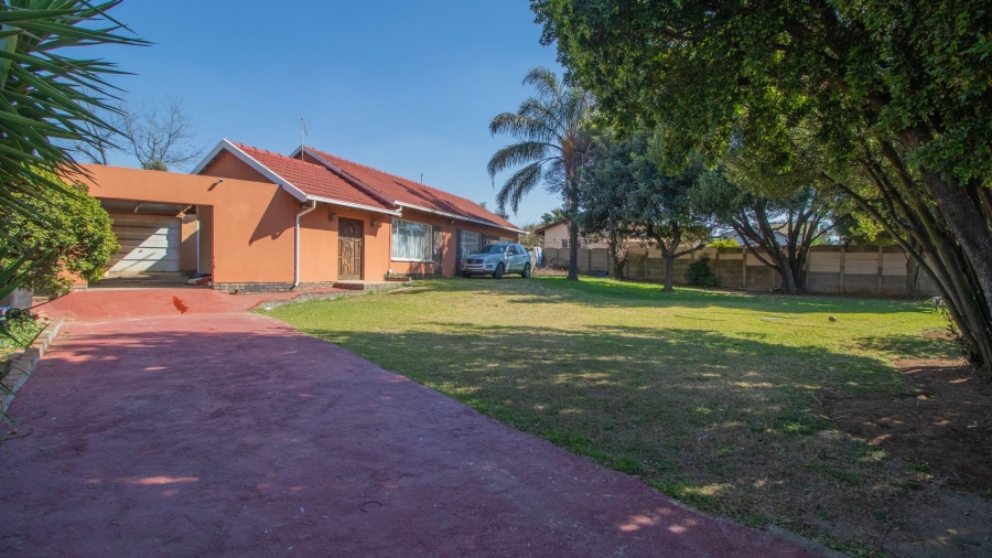 3 Bedroom Property for Sale in Bonaero Park Gauteng