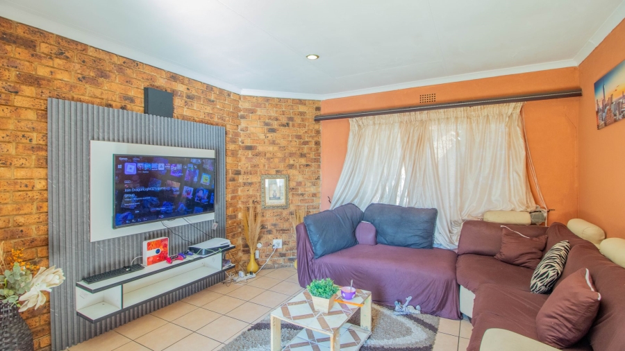 3 Bedroom Property for Sale in Bonaero Park Gauteng