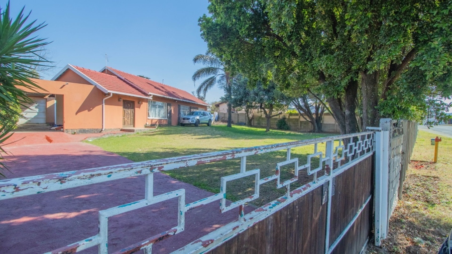 3 Bedroom Property for Sale in Bonaero Park Gauteng
