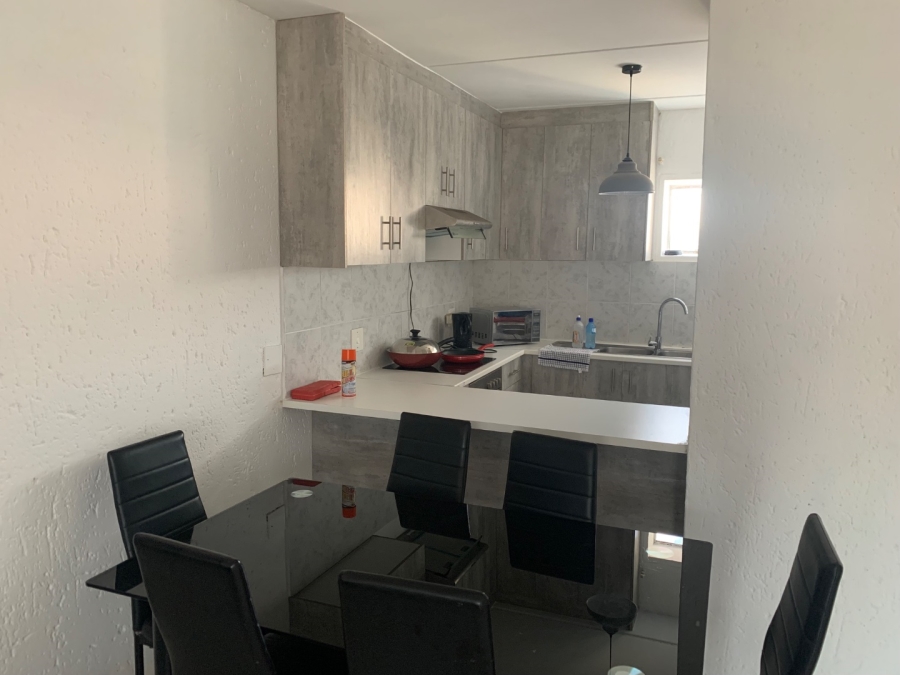2 Bedroom Property for Sale in Mulbarton Gauteng