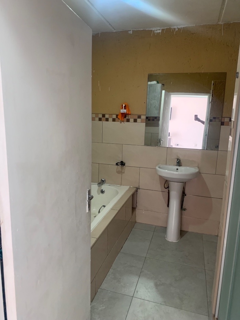 2 Bedroom Property for Sale in Mulbarton Gauteng