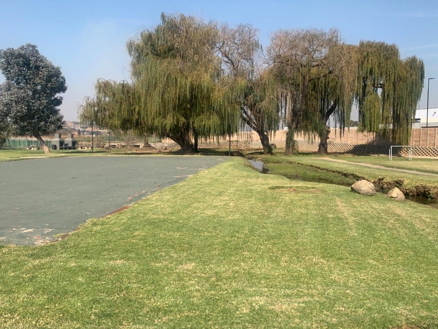 2 Bedroom Property for Sale in Mulbarton Gauteng
