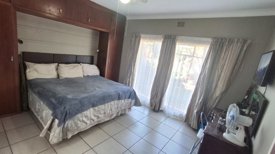 4 Bedroom Property for Sale in Sinoville Gauteng