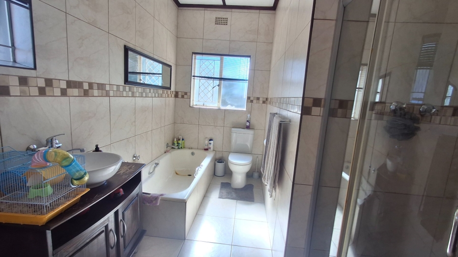 4 Bedroom Property for Sale in Sinoville Gauteng
