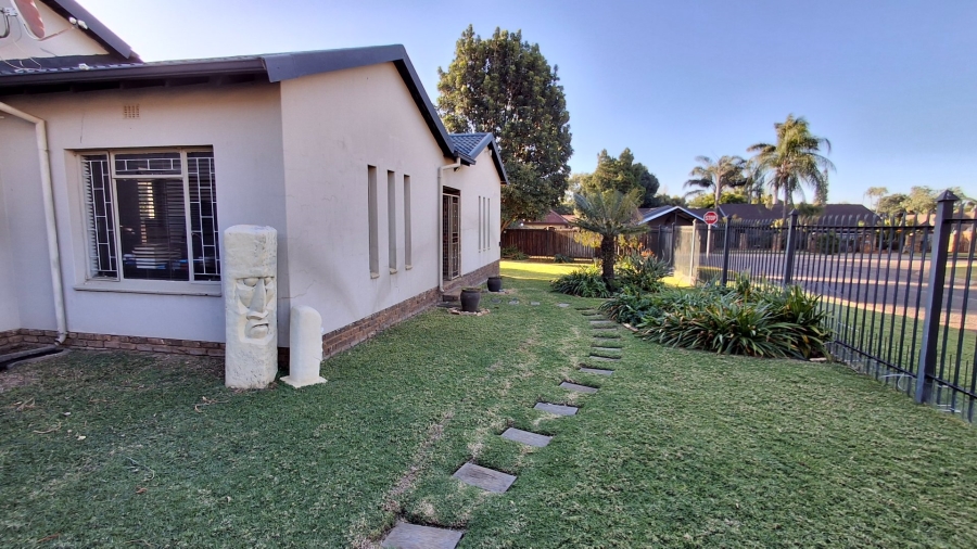 4 Bedroom Property for Sale in Sinoville Gauteng