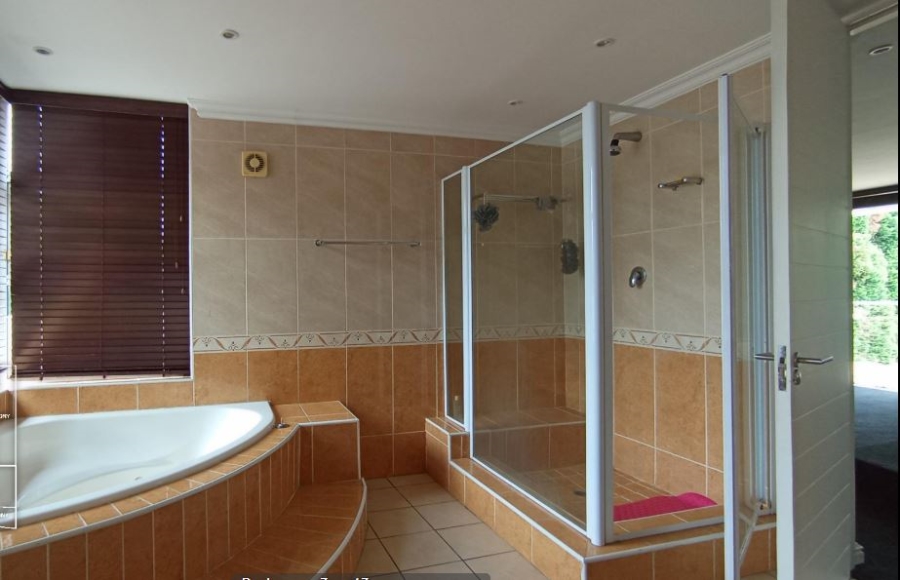 8 Bedroom Property for Sale in Kyalami Estates Gauteng