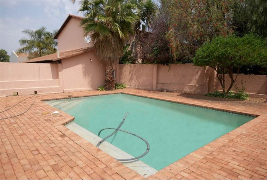 2 Bedroom Property for Sale in Broadacres Gauteng