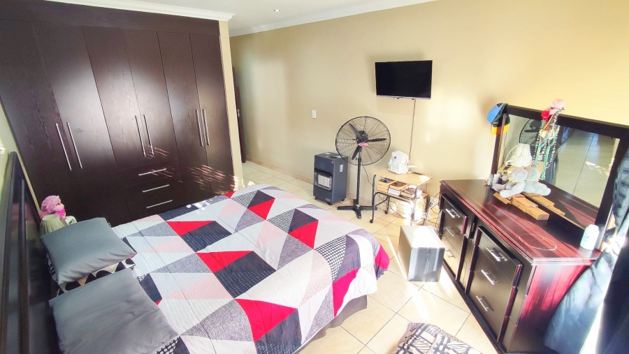 3 Bedroom Property for Sale in Amberfield Gauteng