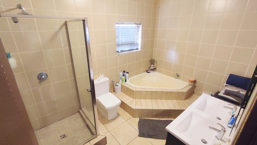 3 Bedroom Property for Sale in Amberfield Gauteng