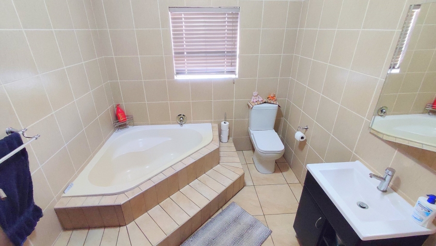 3 Bedroom Property for Sale in Amberfield Gauteng