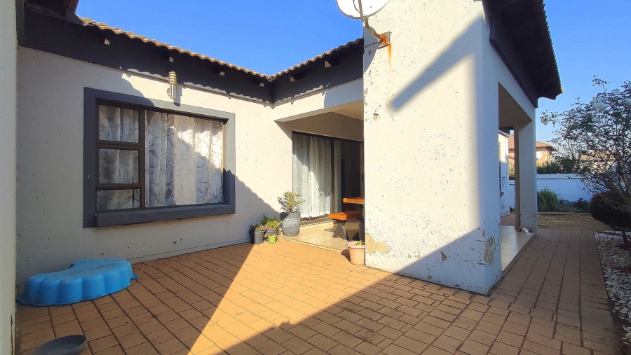3 Bedroom Property for Sale in Amberfield Gauteng