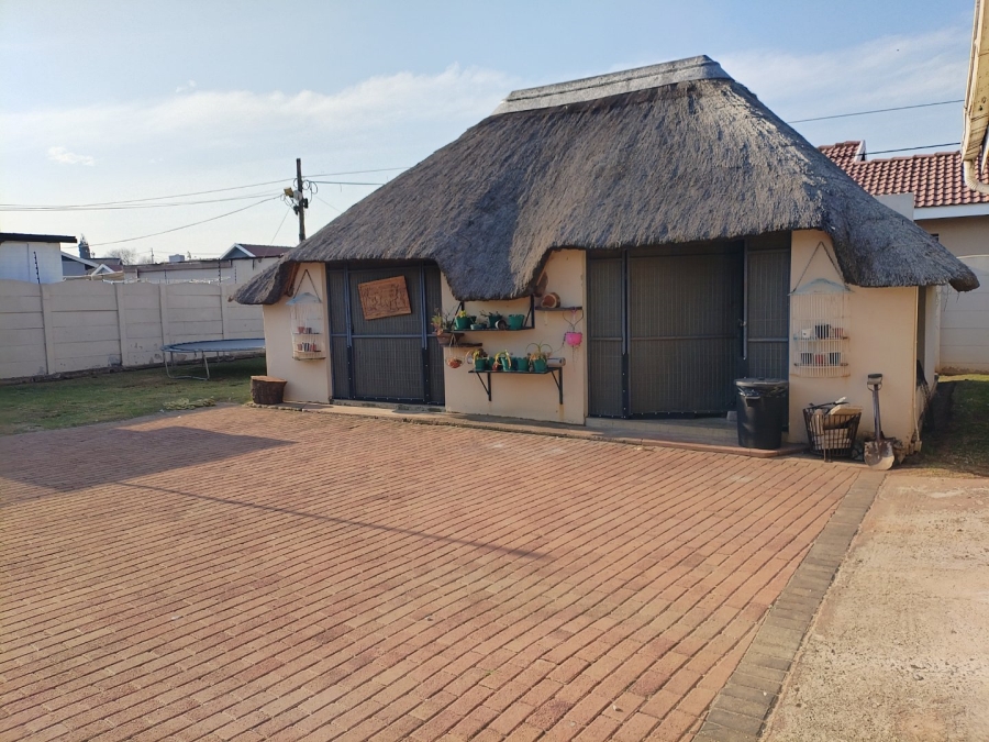 3 Bedroom Property for Sale in Selcourt Gauteng