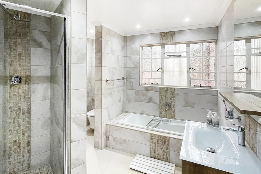 5 Bedroom Property for Sale in Bryanston Gauteng