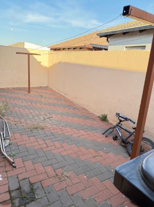 2 Bedroom Property for Sale in Clayville Gauteng