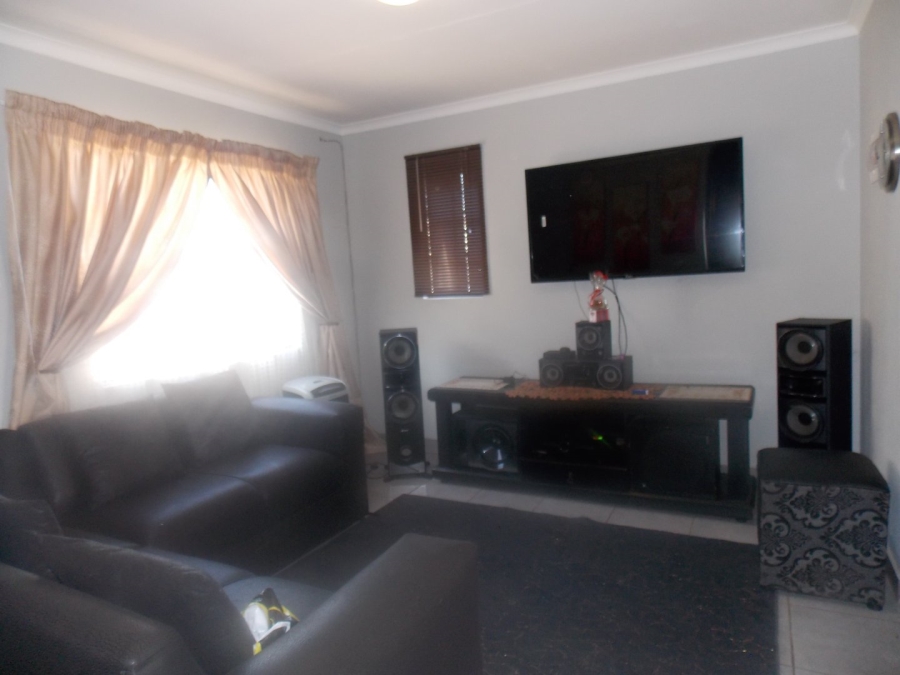 To Let 3 Bedroom Property for Rent in Sky City Gauteng