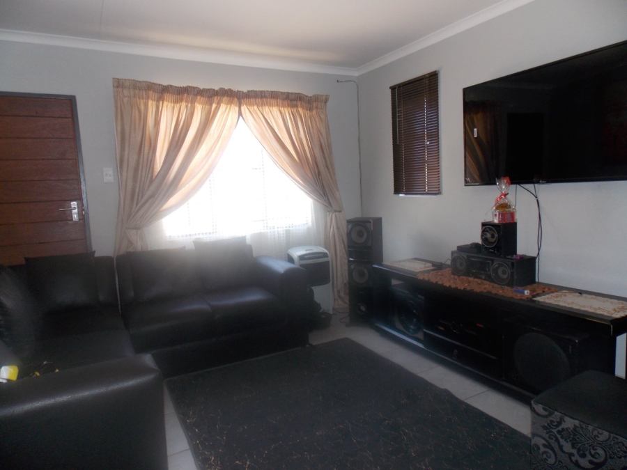 To Let 3 Bedroom Property for Rent in Sky City Gauteng