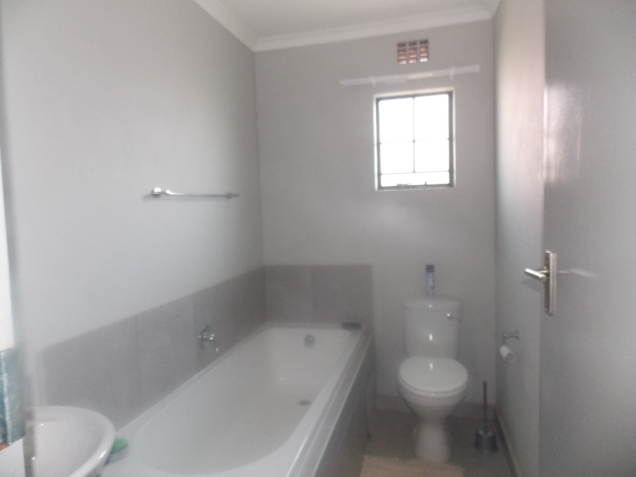 To Let 3 Bedroom Property for Rent in Sky City Gauteng
