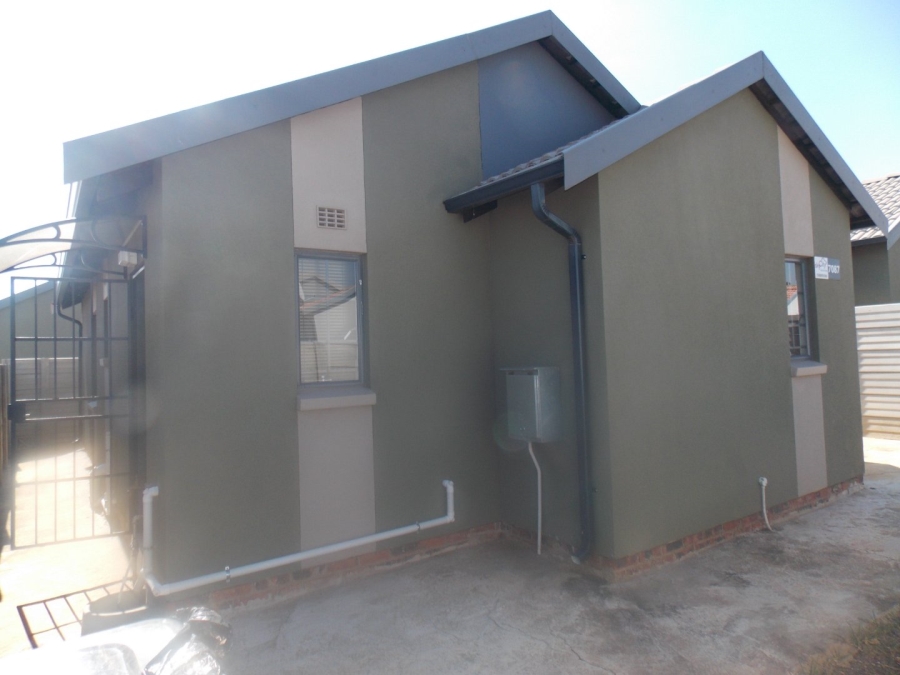 To Let 3 Bedroom Property for Rent in Sky City Gauteng