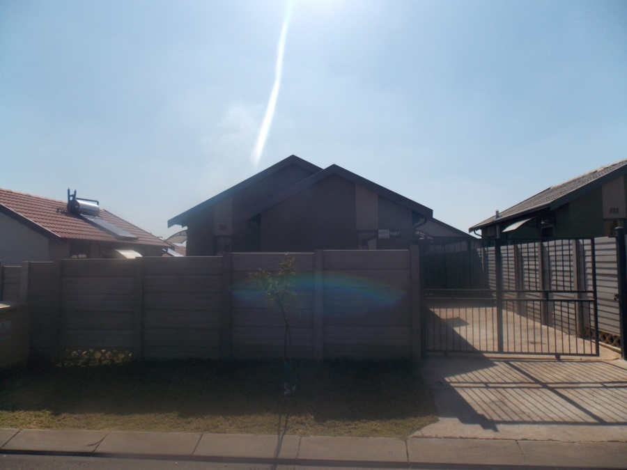 To Let 3 Bedroom Property for Rent in Sky City Gauteng