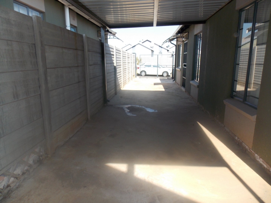 To Let 3 Bedroom Property for Rent in Sky City Gauteng