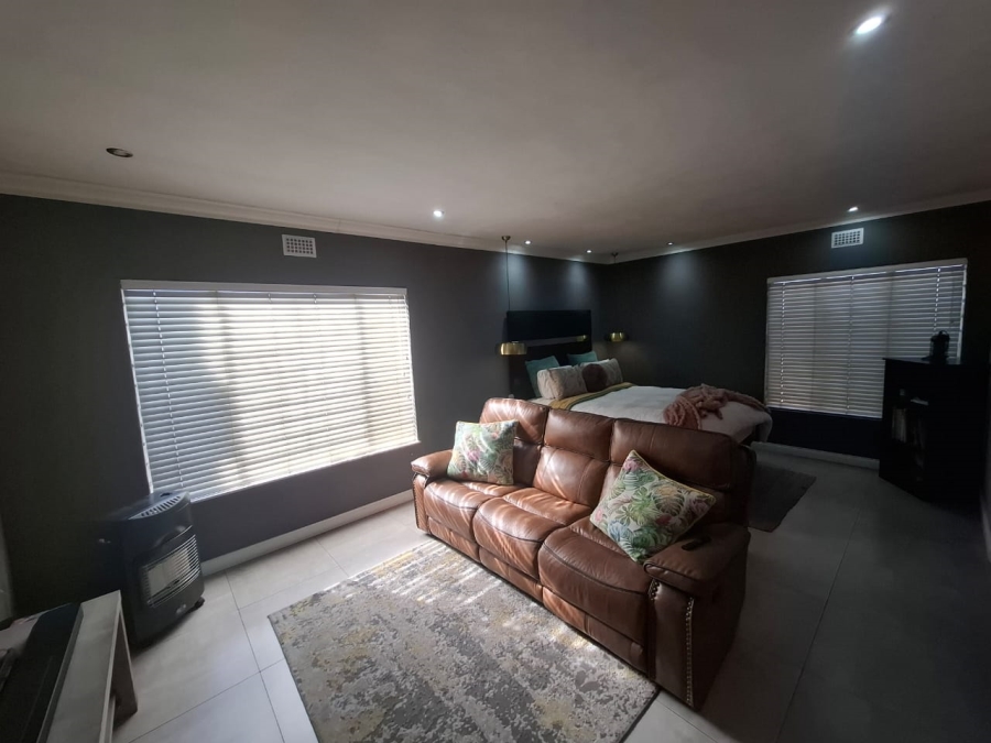 6 Bedroom Property for Sale in Croydon Gauteng