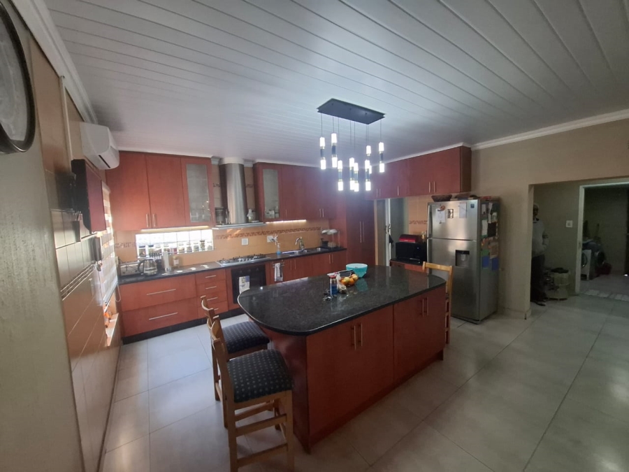 6 Bedroom Property for Sale in Croydon Gauteng