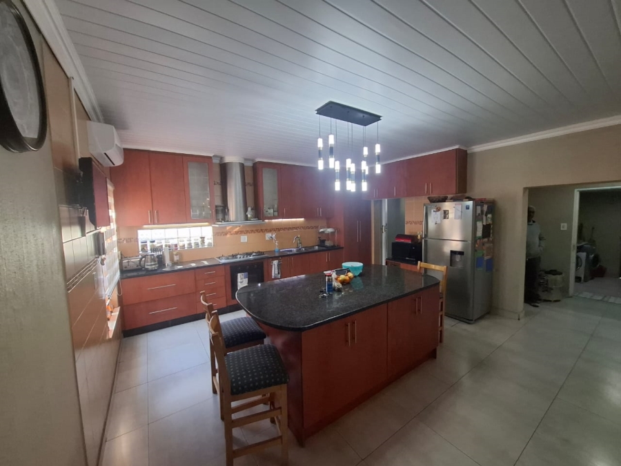6 Bedroom Property for Sale in Croydon Gauteng