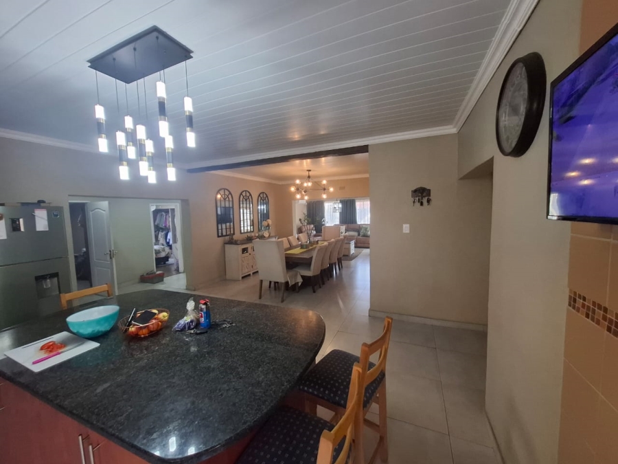6 Bedroom Property for Sale in Croydon Gauteng