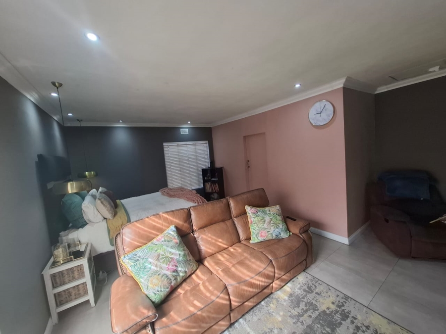 6 Bedroom Property for Sale in Croydon Gauteng