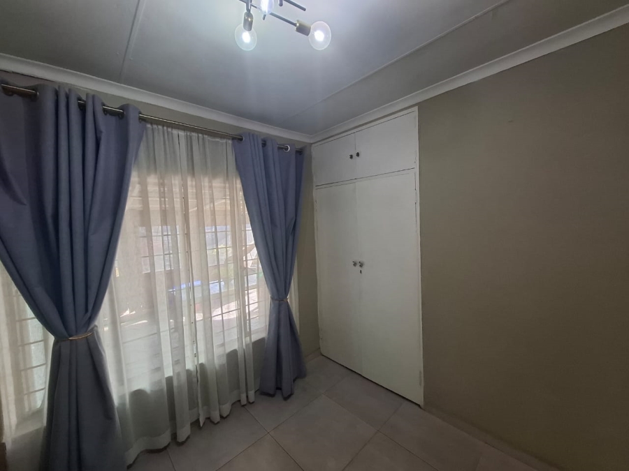 6 Bedroom Property for Sale in Croydon Gauteng