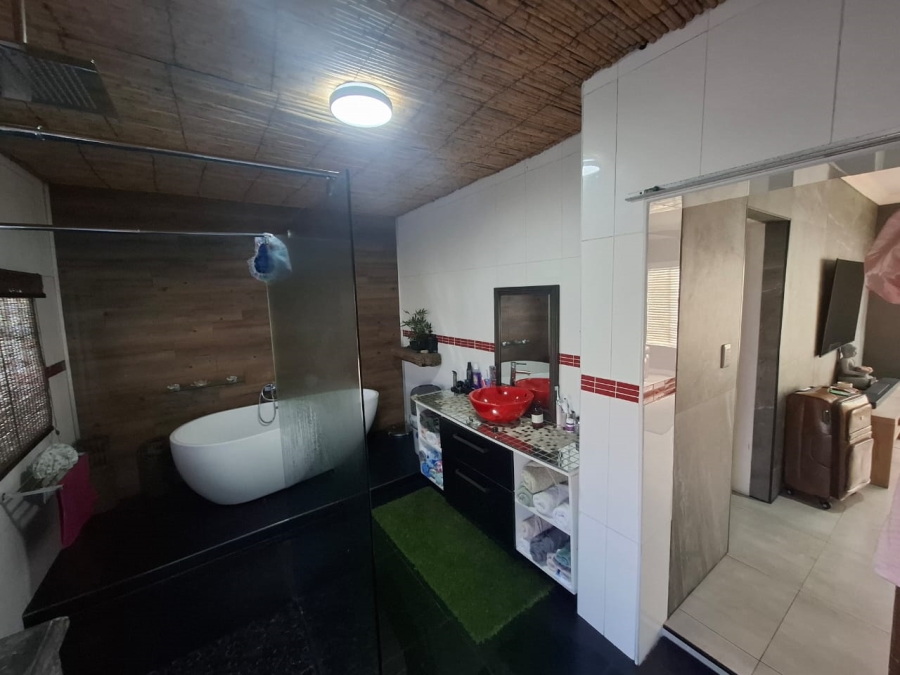 6 Bedroom Property for Sale in Croydon Gauteng
