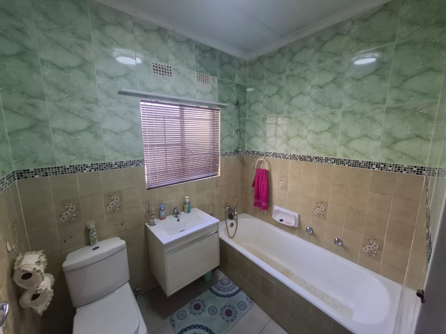 6 Bedroom Property for Sale in Croydon Gauteng