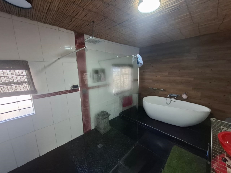 6 Bedroom Property for Sale in Croydon Gauteng