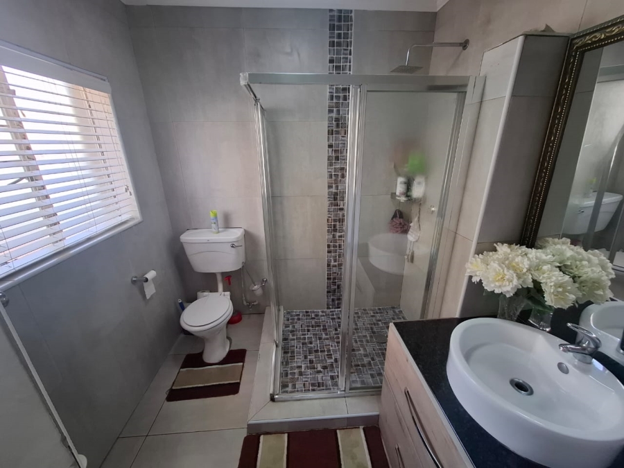 6 Bedroom Property for Sale in Croydon Gauteng