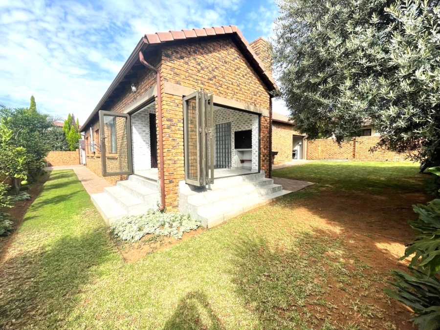 3 Bedroom Property for Sale in Thatchfield Hills Gauteng