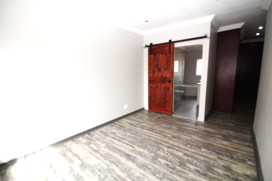 3 Bedroom Property for Sale in Thatchfield Hills Gauteng