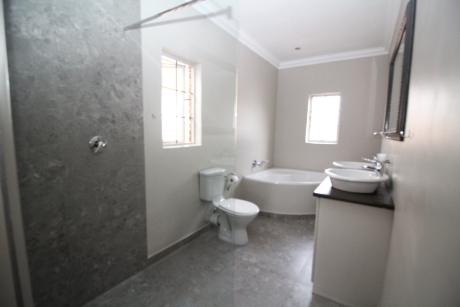 3 Bedroom Property for Sale in Thatchfield Hills Gauteng