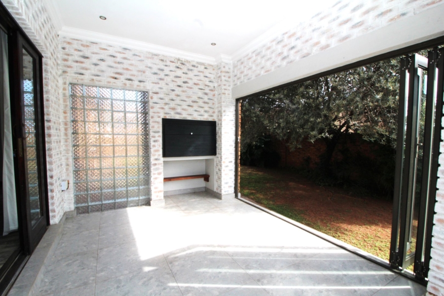 3 Bedroom Property for Sale in Thatchfield Hills Gauteng