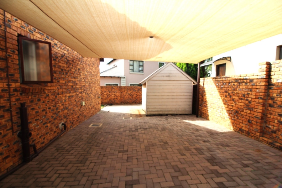 3 Bedroom Property for Sale in Thatchfield Hills Gauteng