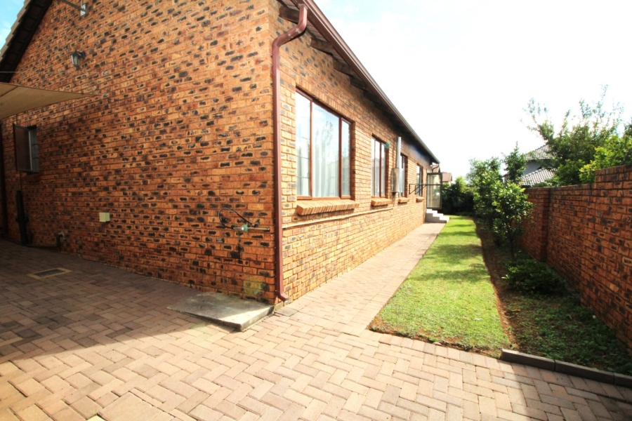 3 Bedroom Property for Sale in Thatchfield Hills Gauteng