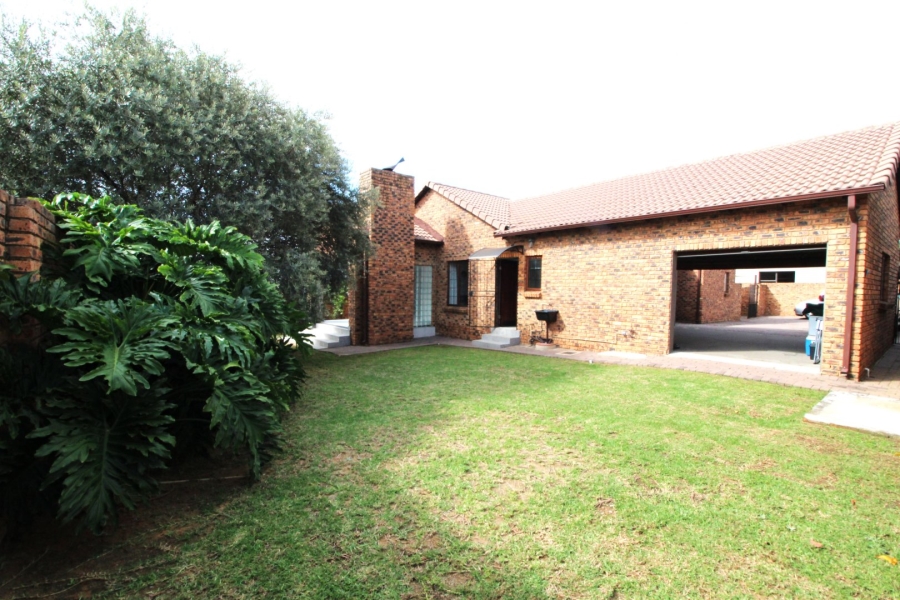 3 Bedroom Property for Sale in Thatchfield Hills Gauteng