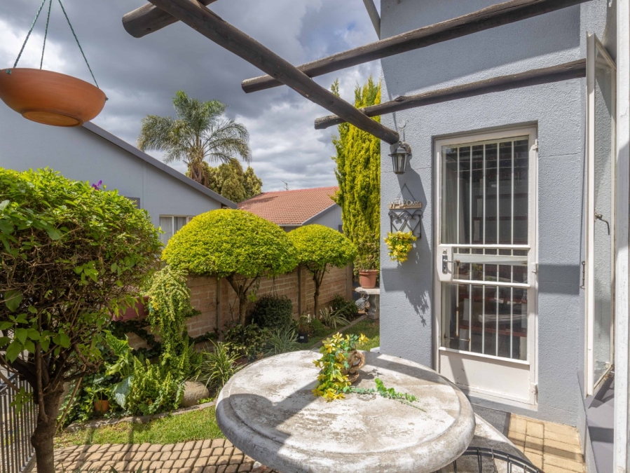 To Let 2 Bedroom Property for Rent in Eden Glen Gauteng